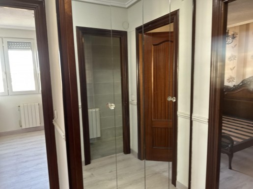 Piso con 2 baños y ascensor