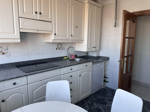 Piso con 2 baños y ascensor