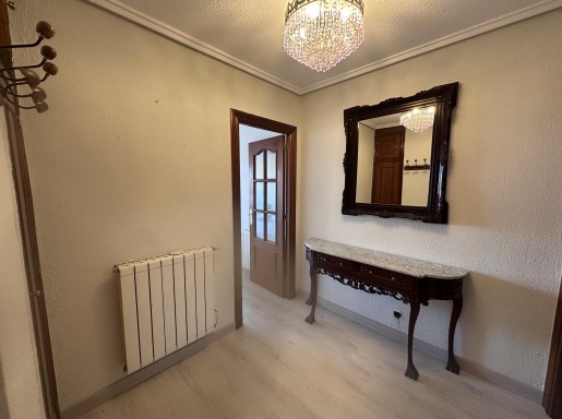 Piso con 2 baños y ascensor