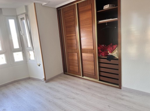 Piso con 2 baños y ascensor