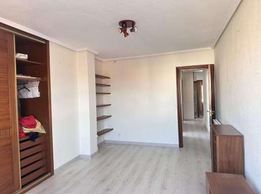 Piso con 2 baños y ascensor