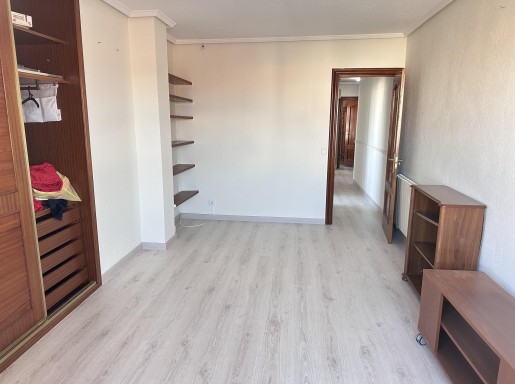 Piso con 2 baños y ascensor