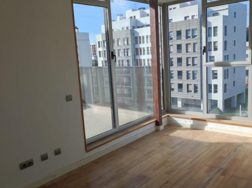 atico con terrazas y piscina