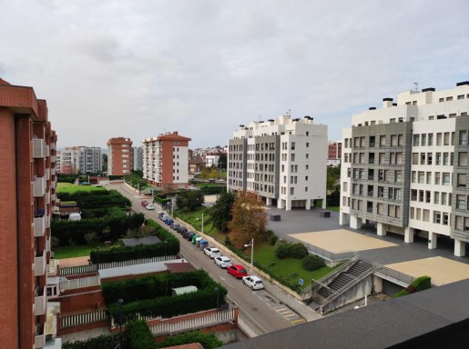 atico con terrazas y piscina