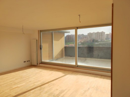 atico con terrazas y piscina