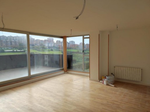 atico con terrazas y piscina