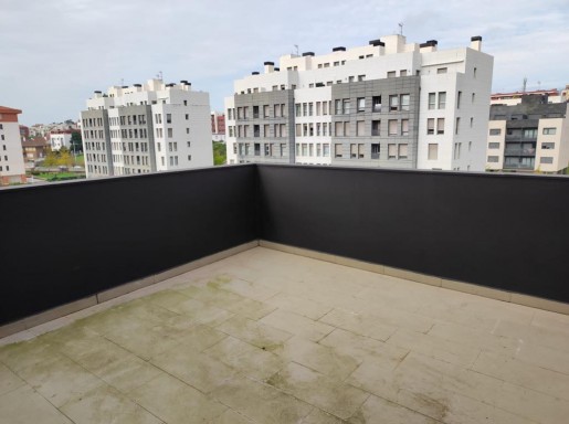 atico con terrazas y piscina