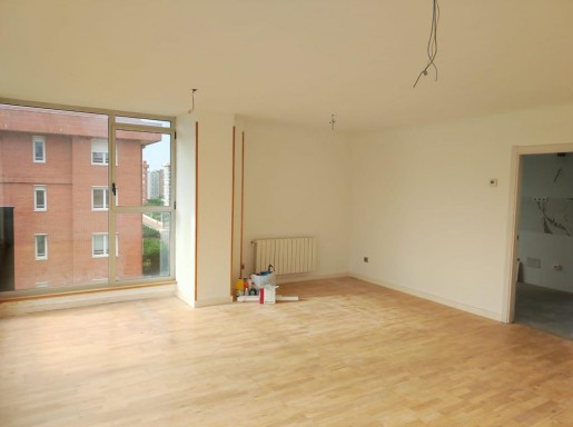 atico con terrazas y piscina