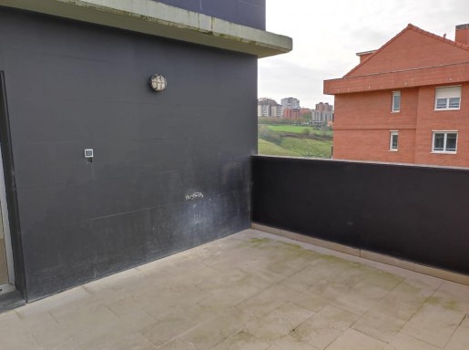 atico con terrazas y piscina