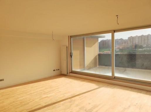 atico con terrazas y piscina