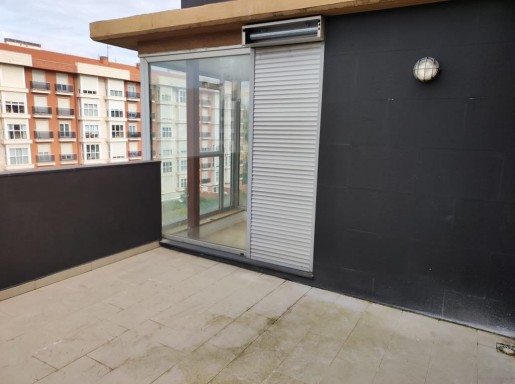 atico con terrazas y piscina