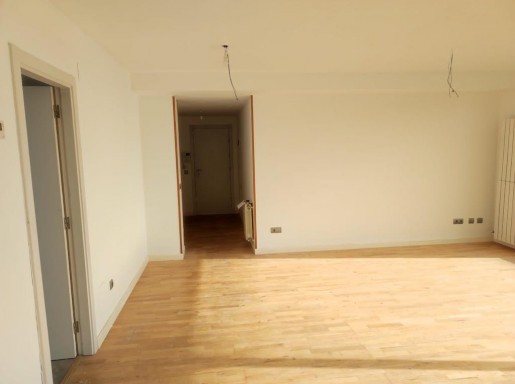 atico con terrazas y piscina