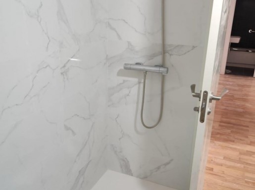 atico con terrazas y piscina