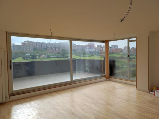 atico con terrazas y piscina