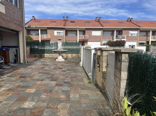 Chalet individual con pisicina