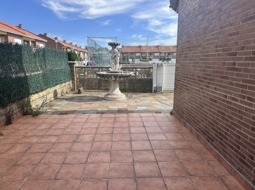 Chalet individual con pisicina