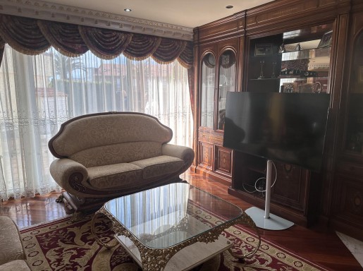 Chalet individual con pisicina