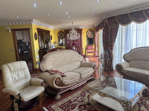 Chalet individual con pisicina