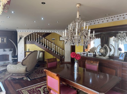 Chalet individual con pisicina