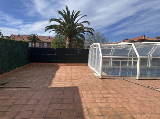 Chalet individual con pisicina