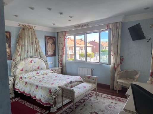 Chalet individual con pisicina