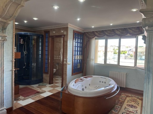 Chalet individual con pisicina