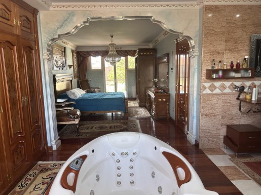 Chalet individual con pisicina