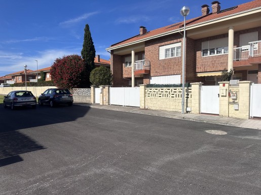 Chalet individual con pisicina