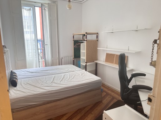 Piso en alquiler en Santander con 2 habitaciones, 1 baños y 90 m2 por 1.000 €/mes