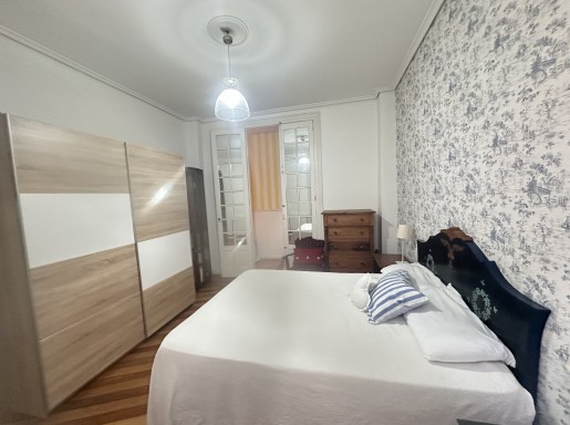 Piso en alquiler en Santander con 2 habitaciones, 1 baños y 90 m2 por 1.000 €/mes