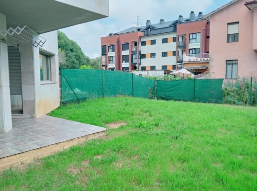 Bajo con jardin 2 haitacioes