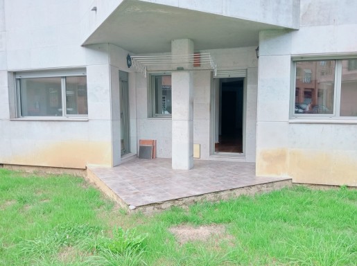 Bajo con jardin 2 haitacioes