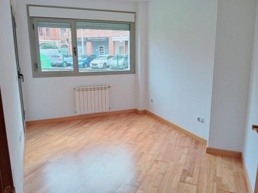 Bajo con jardin 2 haitacioes