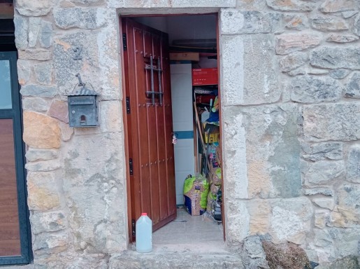 Casa piedra  garaje y jardin