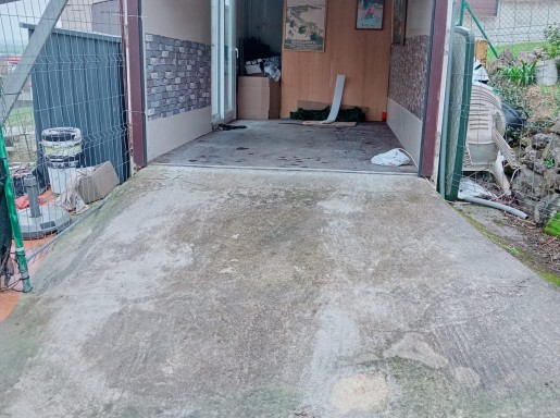 Casa piedra  garaje y jardin