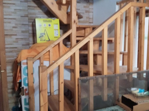 Casa piedra  garaje y jardin