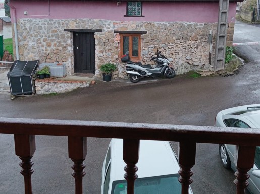 Casa piedra  garaje y jardin