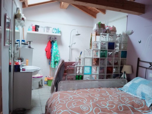 Casa piedra  garaje y jardin