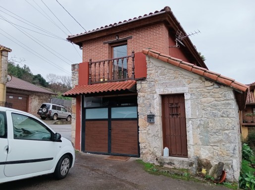 Casa piedra  garaje y jardin