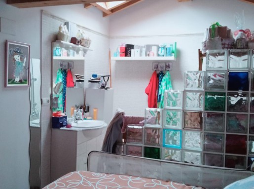 Casa piedra  garaje y jardin