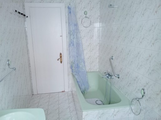 Piso amplio 3 habitaciones