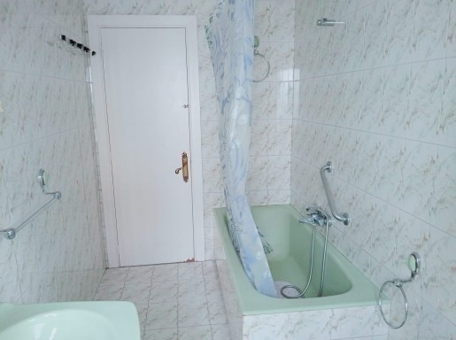 Piso amplio 3 habitaciones