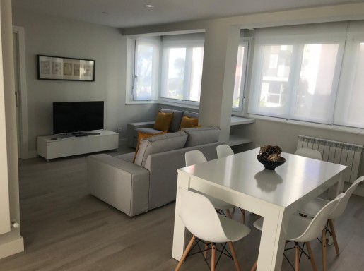 EXCELENTE VIVIENDA REFORMADA .