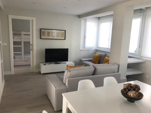 EXCELENTE VIVIENDA REFORMADA .