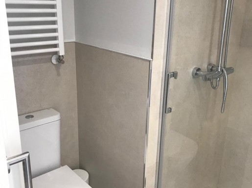 EXCELENTE VIVIENDA REFORMADA .