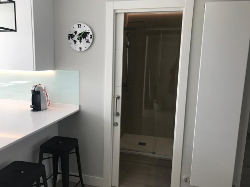 EXCELENTE VIVIENDA REFORMADA .