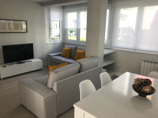 EXCELENTE VIVIENDA REFORMADA .