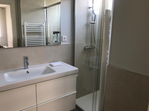 EXCELENTE VIVIENDA REFORMADA .