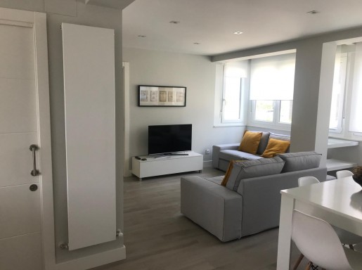 EXCELENTE VIVIENDA REFORMADA .