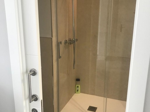 EXCELENTE VIVIENDA REFORMADA .